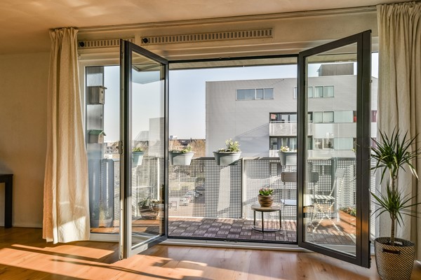 Medium property photo - Ladogameerhof 165, 1060 RE Amsterdam